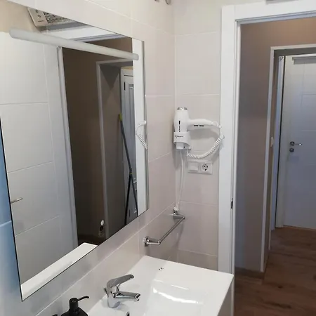 לינה וארוחת בוקר Residencia Compostela 2