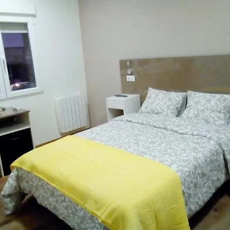 לינה וארוחת בוקר Residencia Compostela 2