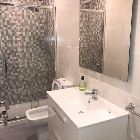 Residencia Compostela 2 *